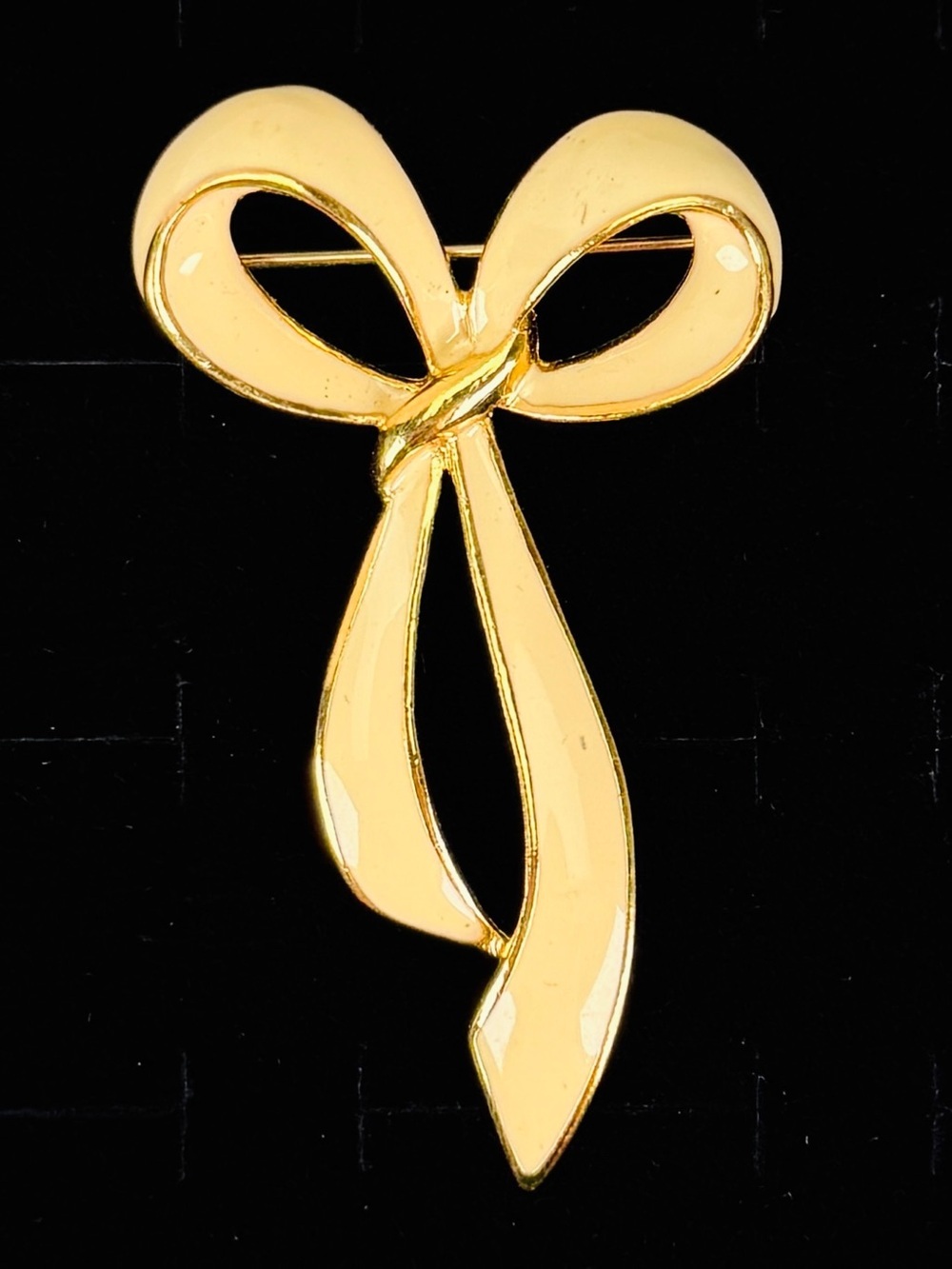 Goldtone Bow Cream Colored Brooch